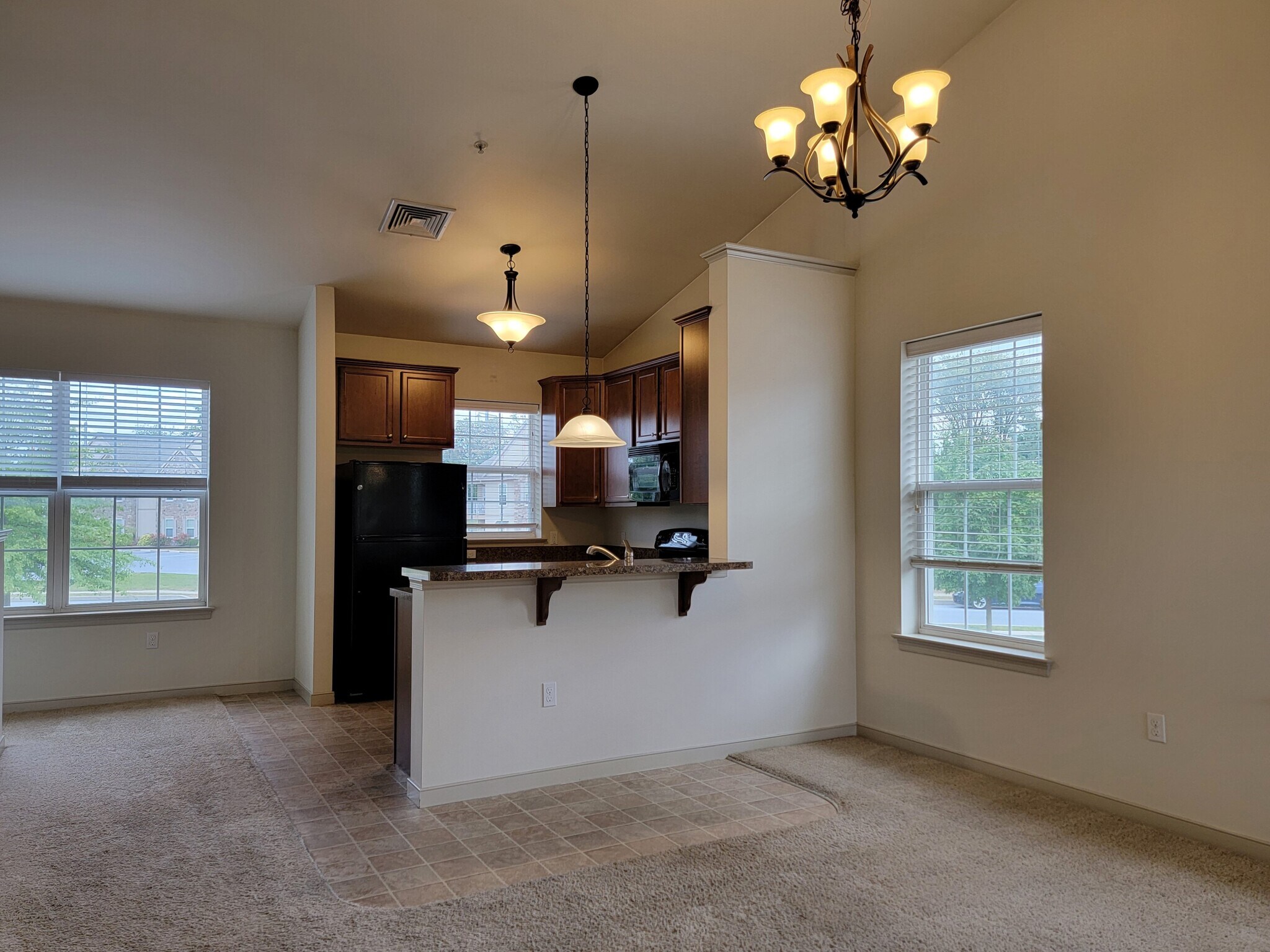 Building Photo - 1942 Shady Oak Dr