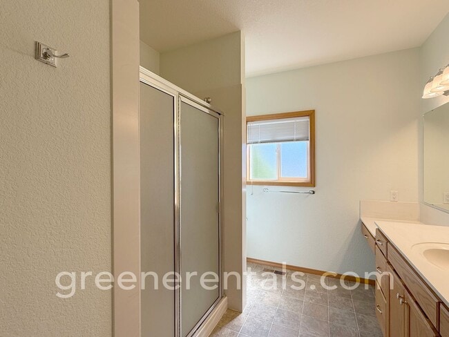 Building Photo - Spacious & Bright 3BD/3BA Home for Rent in...