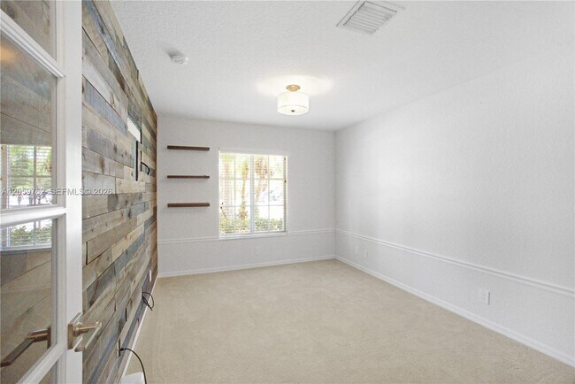 Building Photo - 5603 SE Graham Dr