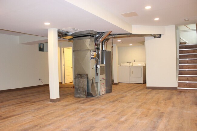 Building Photo - 2723 Taylor St NE