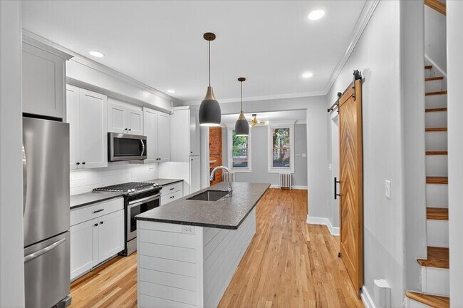 Building Photo - 255 New Holland Ave