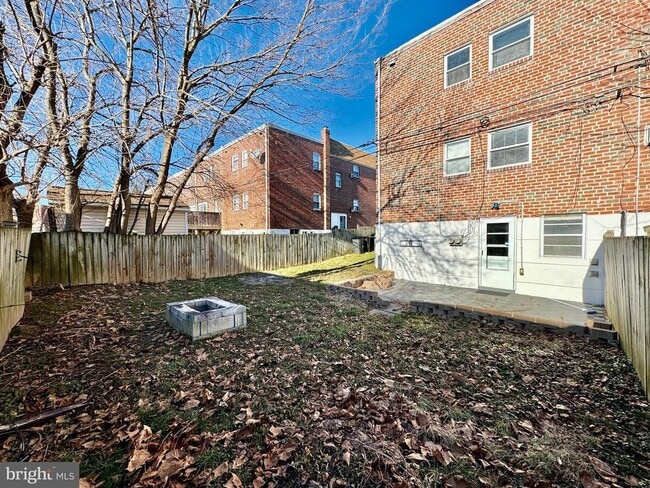 Building Photo - 3746 Genesee Dr