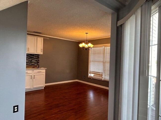 Building Photo - Nice 2 bedroom 2 bath home