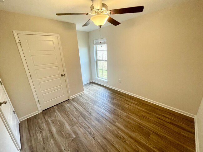 Building Photo - 4/2 for Rent in Brandon 042!!