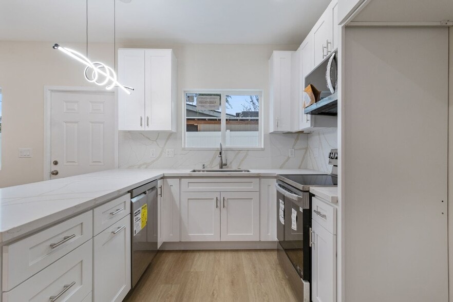 Building Photo - 8853 Remick Ave