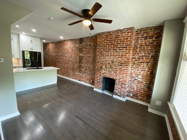 Building Photo - E 11th Ave 162-164 MLR
