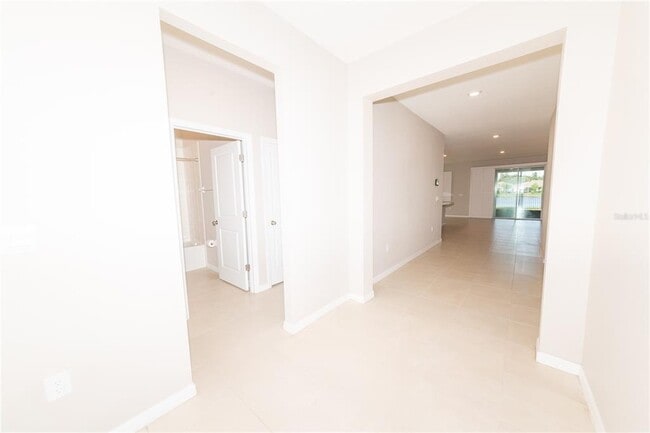 Building Photo - 16619 Mooner Plank Cir