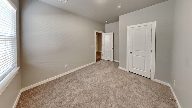 Building Photo - 4 Bedroom 2 Bathroom 2 Car Garage Home in Oakdale School District