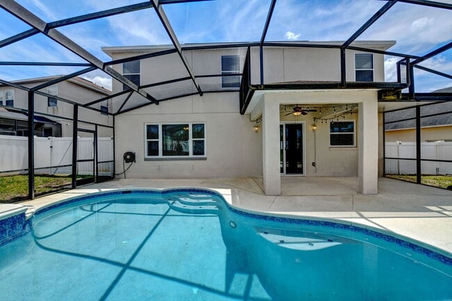 Building Photo - Perfect 4BR two story home with a Pool & Near Disney