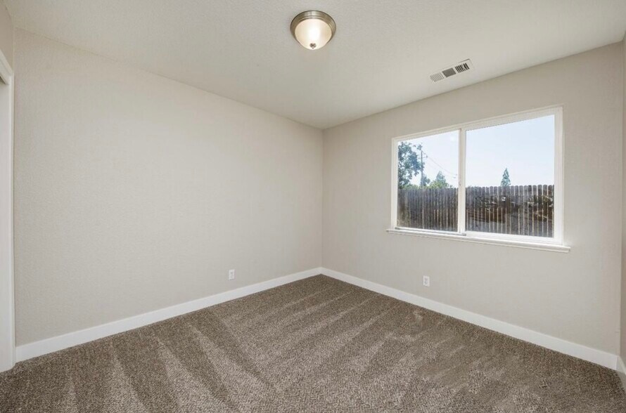 Building Photo - 210 Cordova Ln