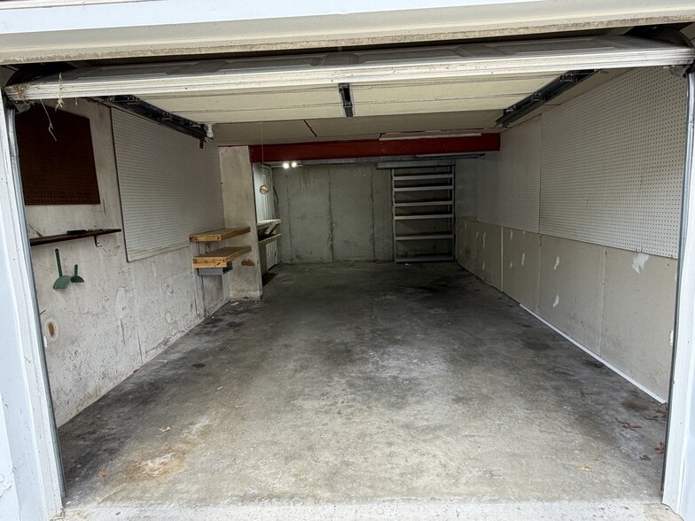 Building Photo - 306 Loch Ln