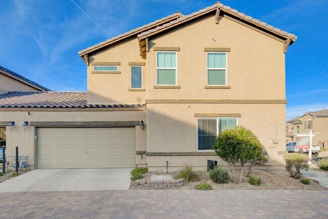 Building Photo - Stunning 3 Bed Home with Loft, Den & Upgraded Kitchen