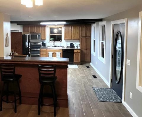 Building Photo - 252 Windsor St