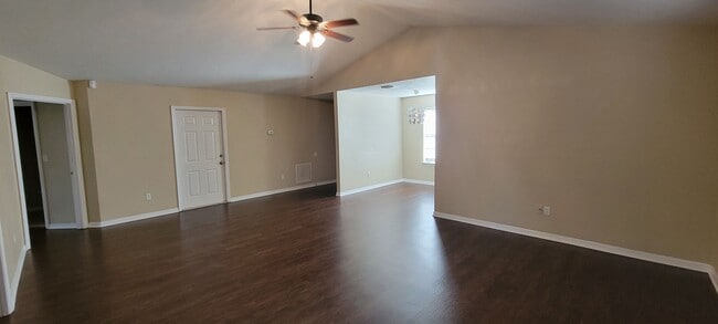 Building Photo - 3 bedroom/2 bath in Palm Grove