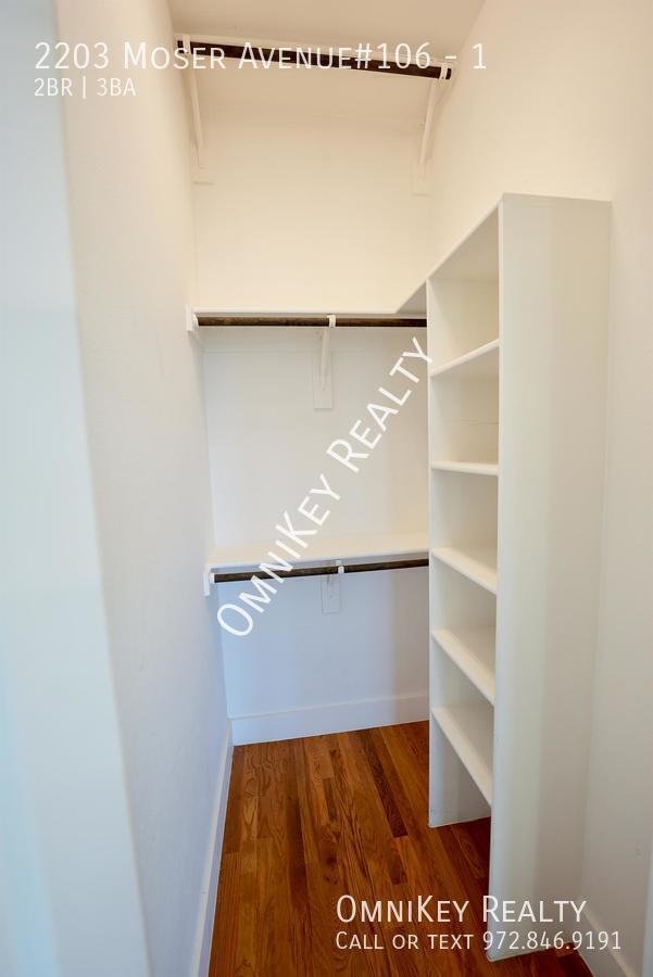Building Photo - 2203 Moser Ave