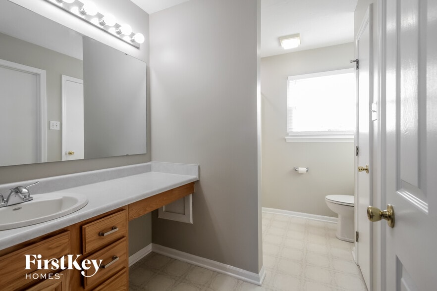 Building Photo - 6 Wyndham Dr