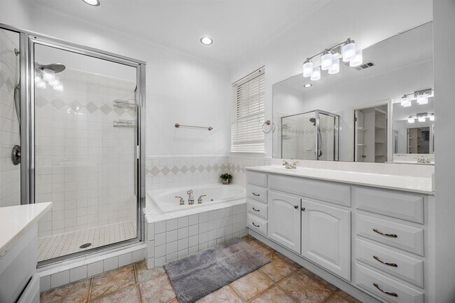 Building Photo - 15041 Calaveras Dr