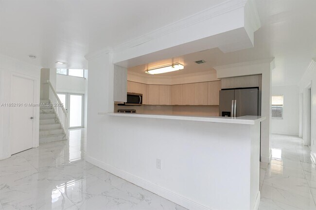 Building Photo - 18400 SW 77th Ct