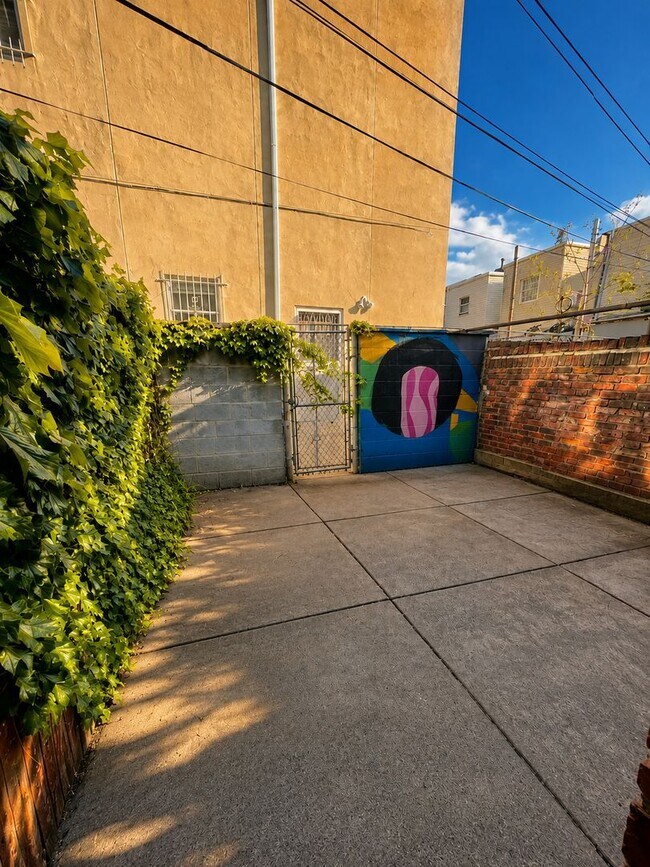 Building Photo - Spacious 3-Bedroom, 1.5-Bath South Philadelphia Townhome with Private Yard and Pets Allowed