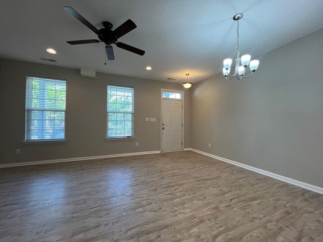 Building Photo - Welcome home - Trilevel H20 Townhome!