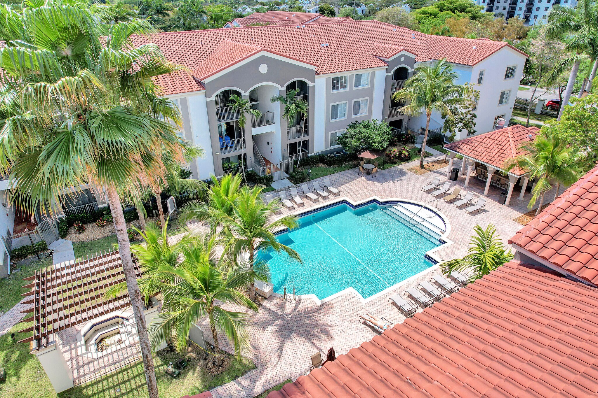 Poo & Outdoor Kitchen - 6801 SW 44th St