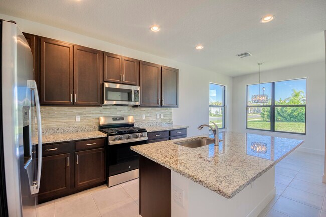 Building Photo - 12555 SW Manatee Marsh Ter