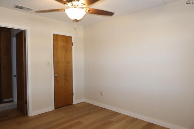 Building Photo - 4819 Royal Oak St