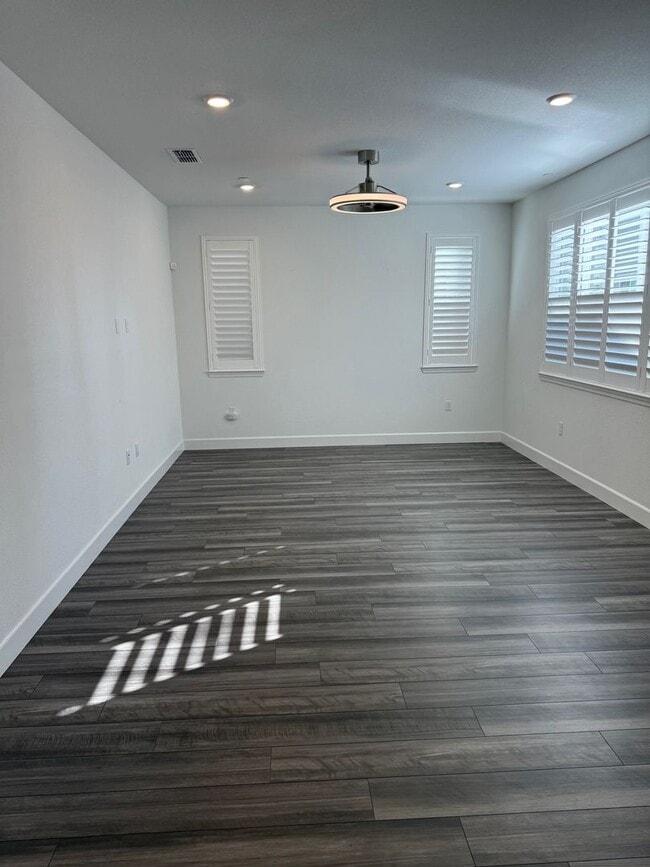 Building Photo - Beautiful home in Northlake!