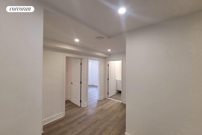 Building Photo - 45 W 81st St