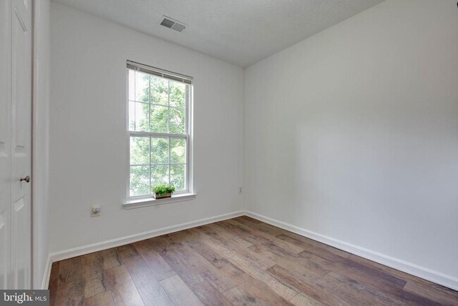 Building Photo - 8893 Papillon Dr