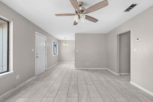 Building Photo - 131 Bayou View Dr