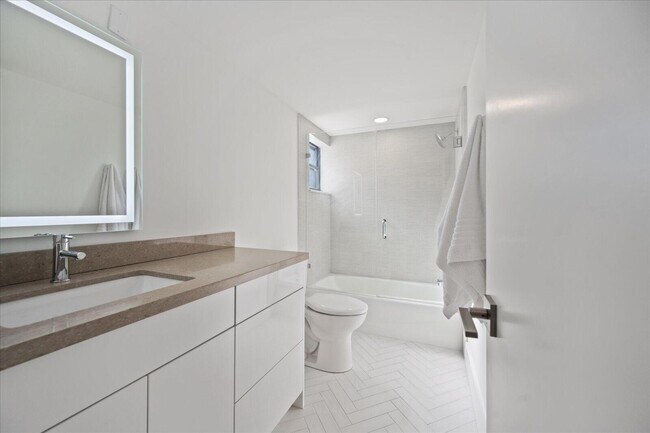 Building Photo - 11311 Pond View Dr