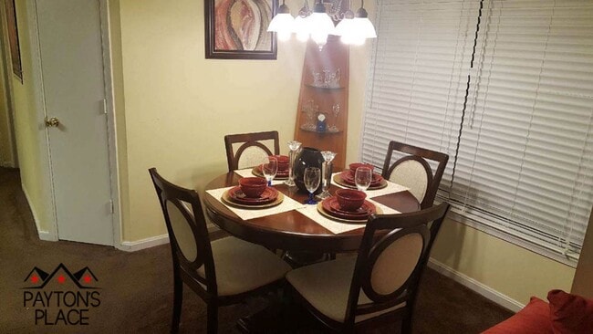Building Photo - Spacious 2 Bedroom Condo with Parking in G...