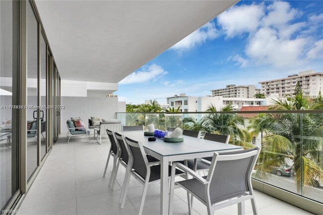 Building Photo - 2 br, 2 bath Condo - 300 Collins Ave Unit 2D