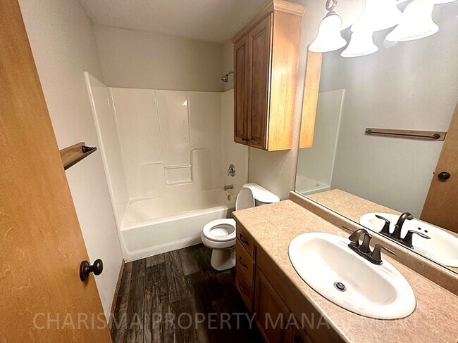 Building Photo - 4 BEDROOM, 2 BATH TOWN HOME, PET FRIENDLY, AMENITY FILLED, DOUBLE ATTACHED GARAGE!