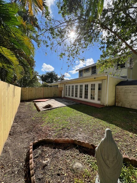 Building Photo - 1060 SW 111th Way