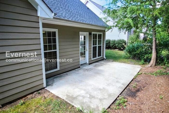 Building Photo - 3 Bed/2 Bath Home with Garage / Pet-Friend...