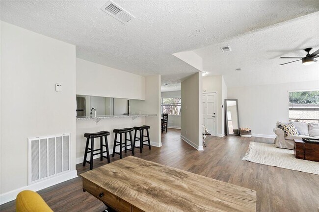 Building Photo - 9318 Beringwood Dr