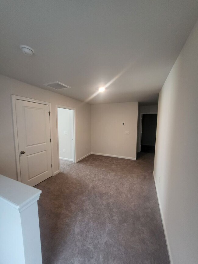Building Photo - 5 bedroom/3 bath home in Aynor - 1/2 Off R...