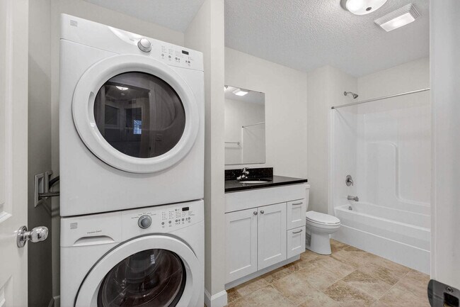 Building Photo - 220 E 37TH St