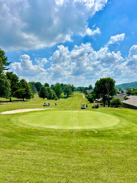 9th Hole Somerset Country Club - 192 Fairway Ln