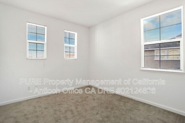 Building Photo - 2446 Mojave Dr