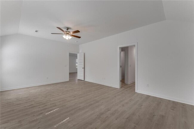 Building Photo - 981 PEBBLE Dr