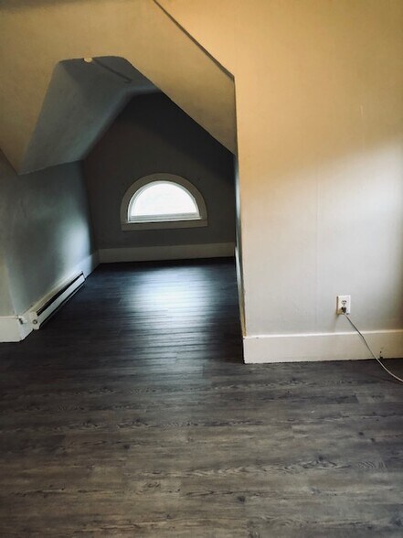 Bedroom - 422 N Buckeye St