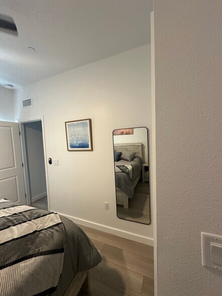 Building Photo - 527 N Garden Ave