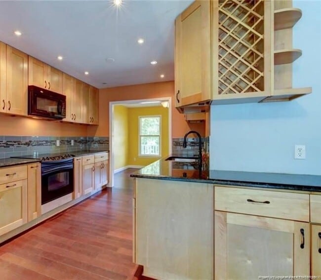 Building Photo - 590 Stoney Creek Dr