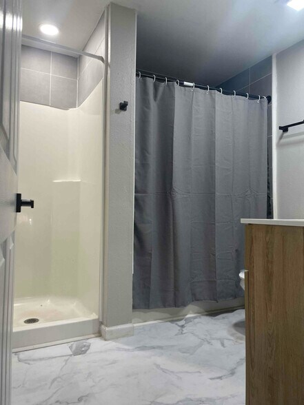 Building Photo - 1107 Basin St