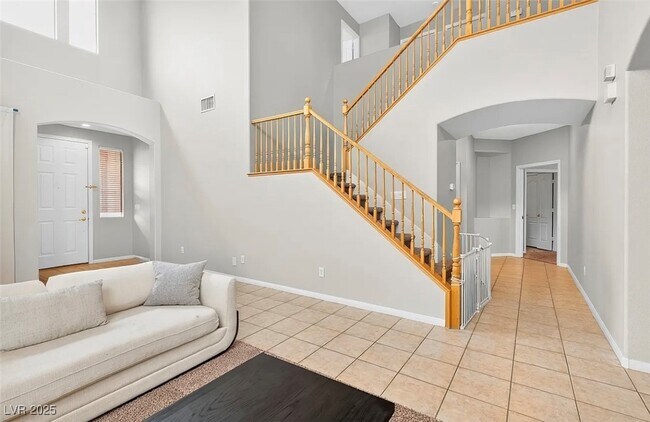 Building Photo - 233 Lynbrook St