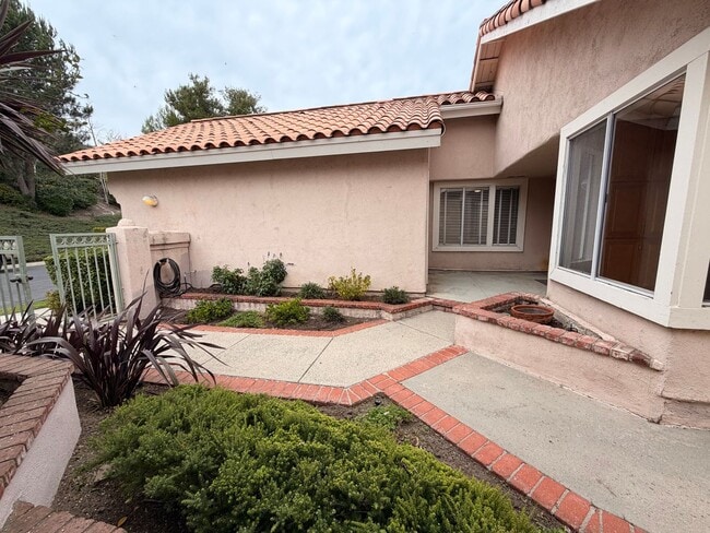 Building Photo - Spacious 2 Bed, 2 Bath House in Prestigious Coto de Caza For Rent!