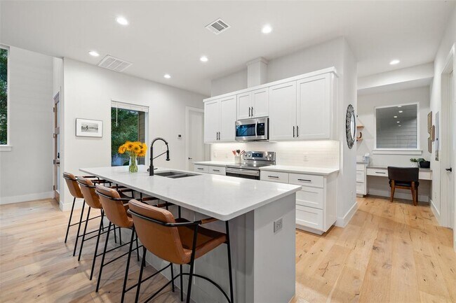 Building Photo - 22218 Briarcliff Dr